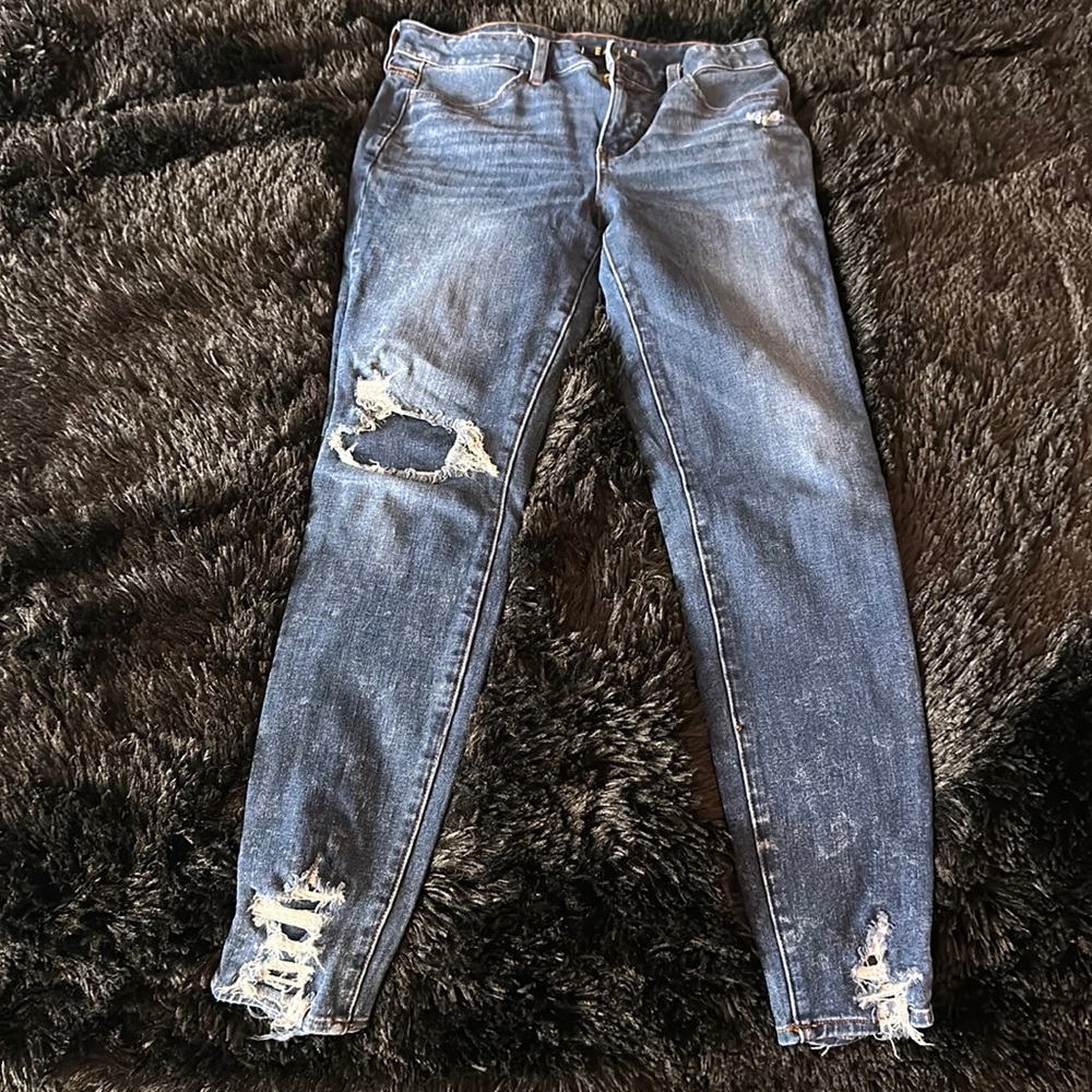 American Eagle dark wash distressed skinny jeans size 6